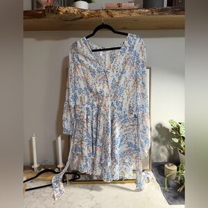 NWT Floral V-Neck Long Sleeve Ruffle Dress